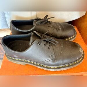 Doc Martin non slip Classic Black Lace-Up Men's Shoes with Contrast Stitching